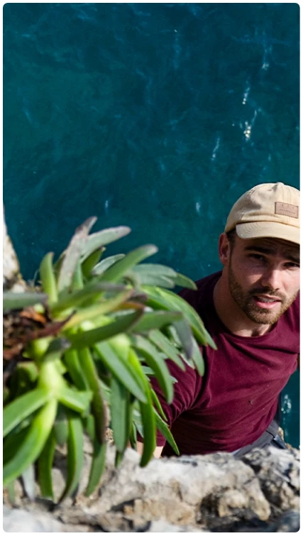 Tiago with an invasive ice plant in Portugal